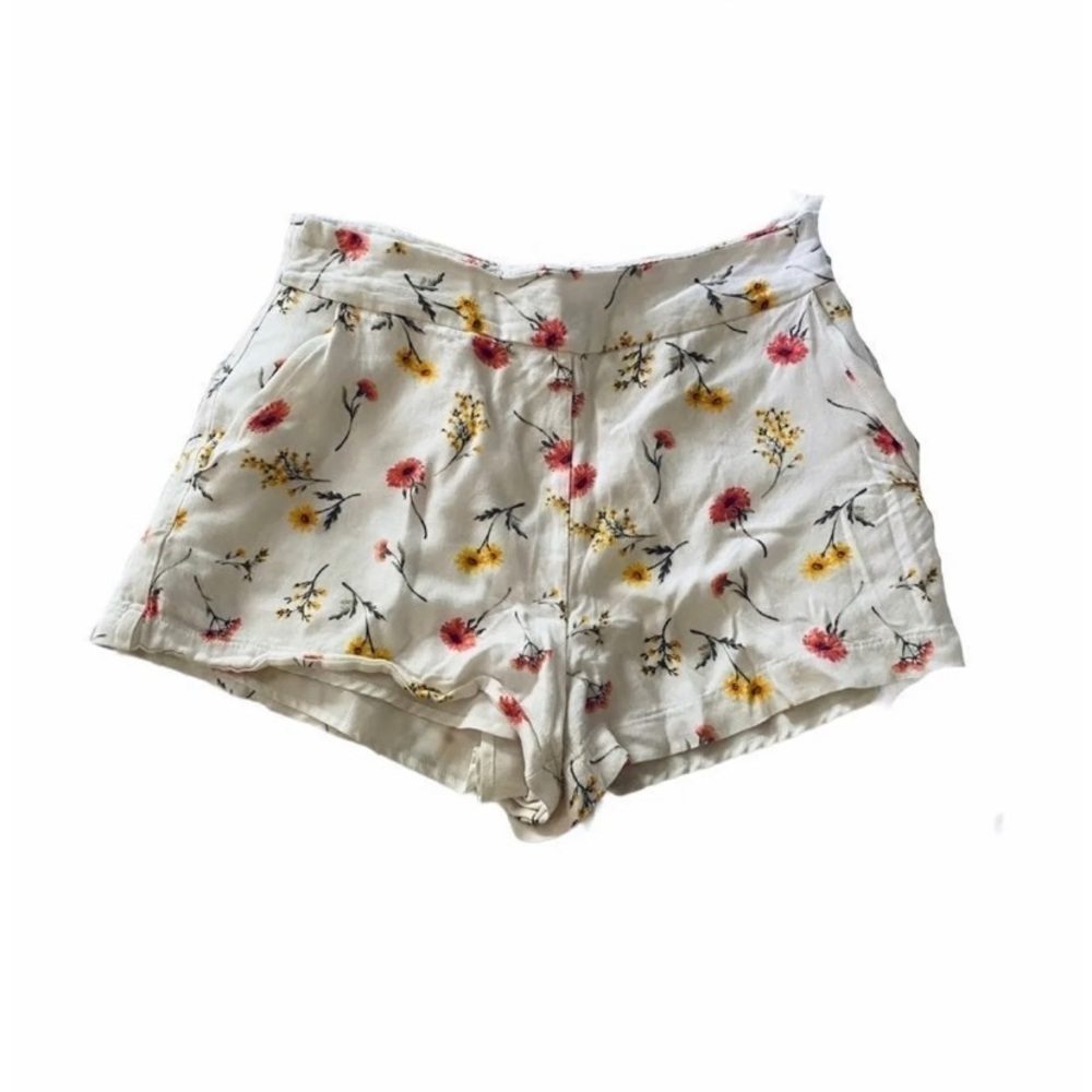 ❤️Forever 21 floral high waisted shorts - Size Medium